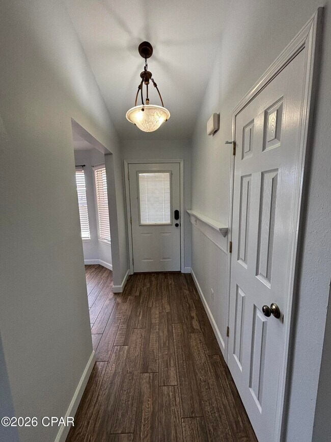 Building Photo - 5127 Stewart Dr