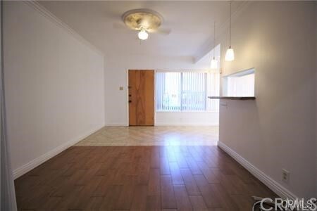 Building Photo - 6 7th Pl