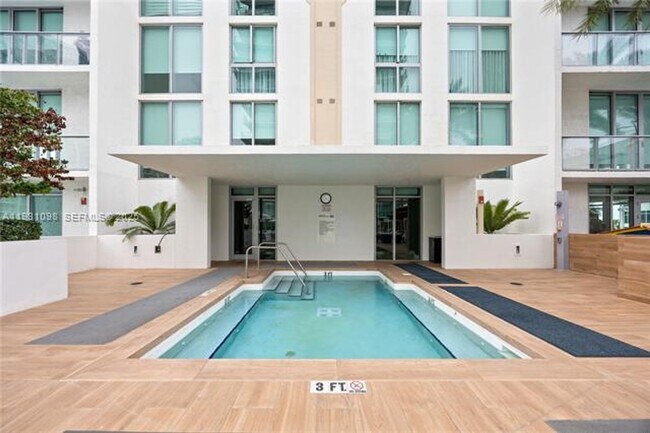 Building Photo - 300 Sunny Isles Blvd