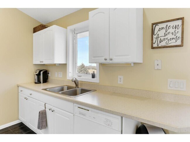 Building Photo - 2059 Brittany Ct