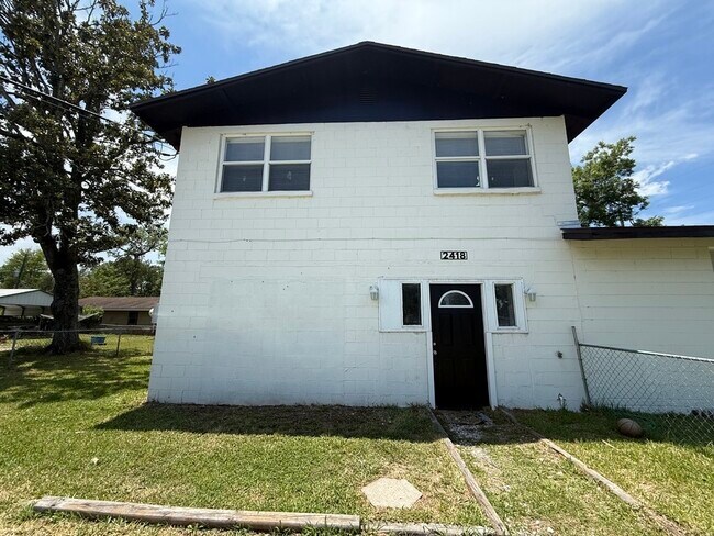 Primary Photo - 2418 Pullman Ave