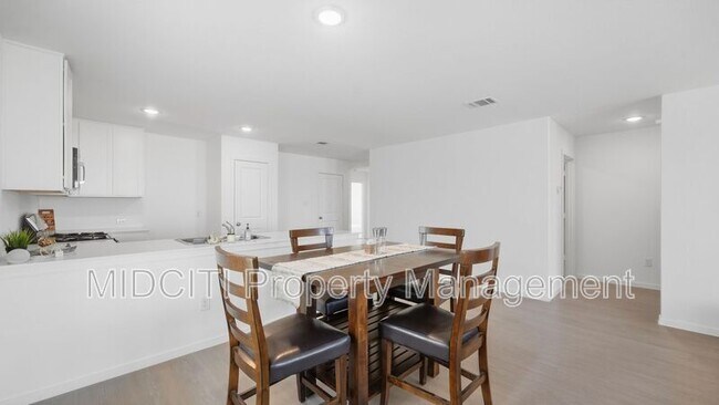 Building Photo - 3159 Dispatch Dr
