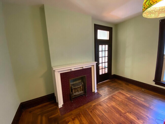 Building Photo - 102 N Washington St