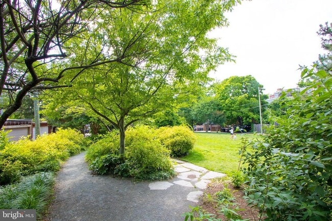 Building Photo - 39 U St NE