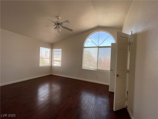 Building Photo - 4364 Mesa Hill Dr