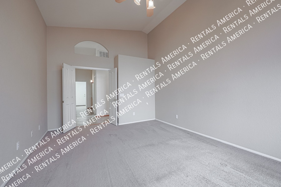 Building Photo - 15007 S 13th Pl