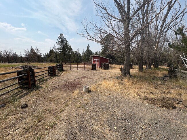 Building Photo - 333 SW 35th St