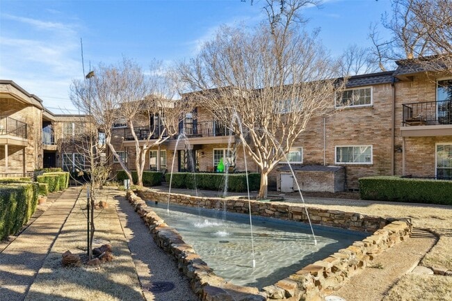 Building Photo - 7918 Royal Ln