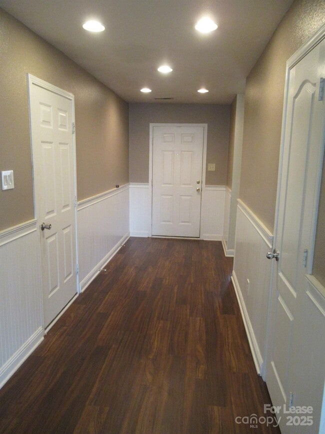 Building Photo - 122 Anastasia Ln