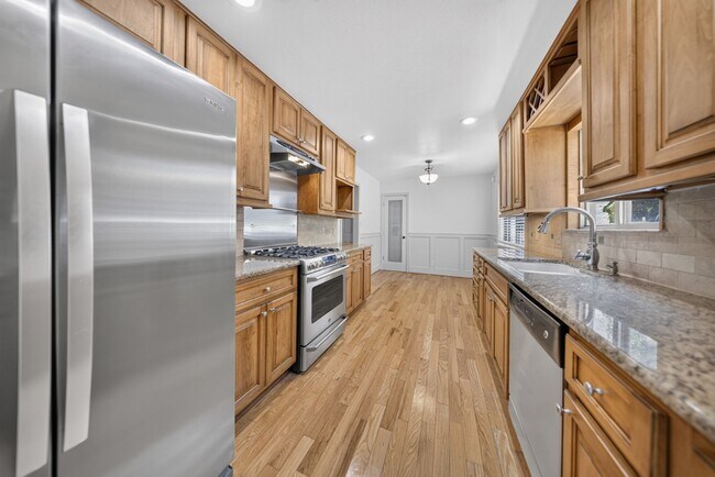 Building Photo - 5715 E 64th St