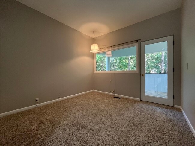 Building Photo - 501 Fenton Pl