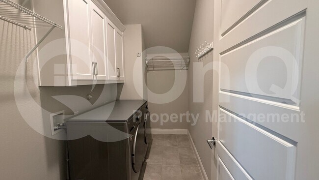 Building Photo - 3508 Covedale Blvd