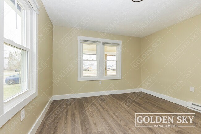 Building Photo - 1421 W 14th St