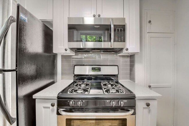 Building Photo - 2233 Kearney St