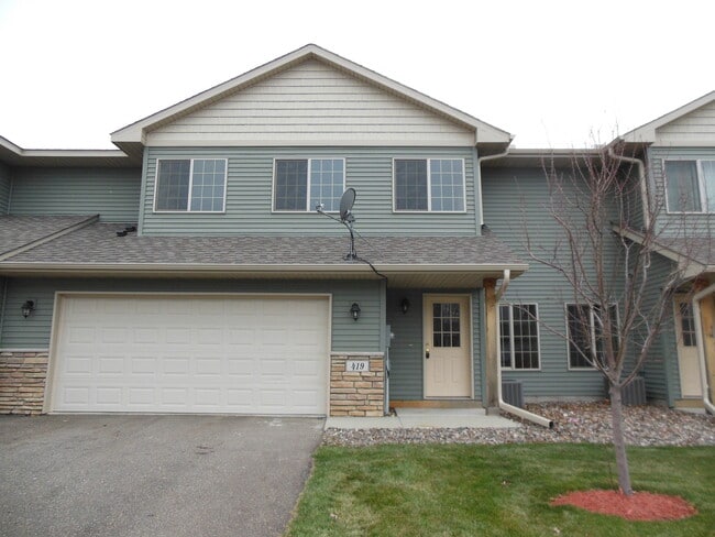 Building Photo - 419 Cedar Pl