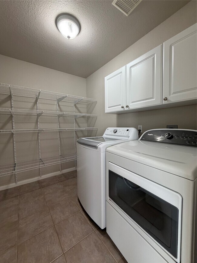 Building Photo - 54 E Misty Dawn Dr