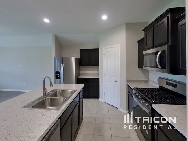 Building Photo - 10396 Ft Teran Trl