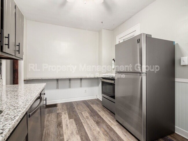 Building Photo - 219 Olentangy St