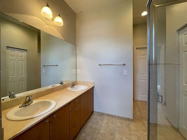 Building Photo - 2377 Vintage Dr