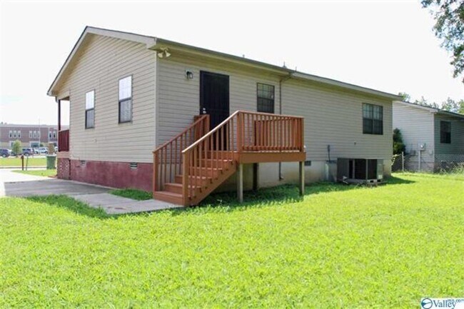 Building Photo - 2702 Wilson Dr NW