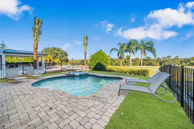 Building Photo - 815 Golden Bear Dr