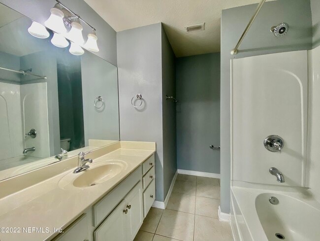 Building Photo - 8101 SUMMER PALM Ct