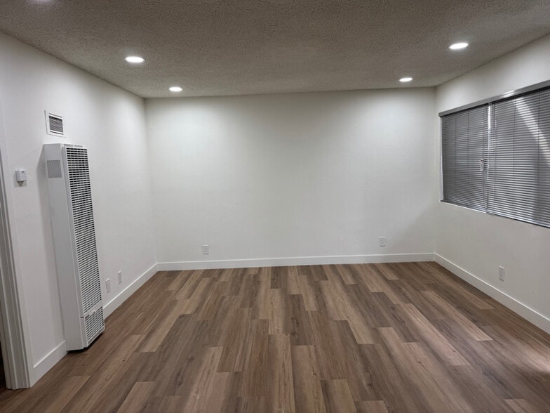 Building Photo - 14423 Berendo Ave