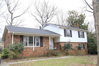 Building Photo - Spacious split level home, see today!