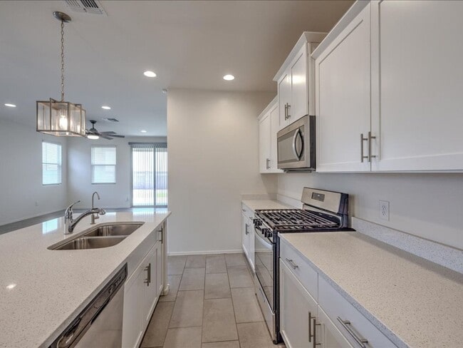 Building Photo - 11328 S Weismann Dr