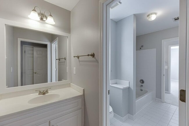 Building Photo - 2885 Towne Village Dr NW