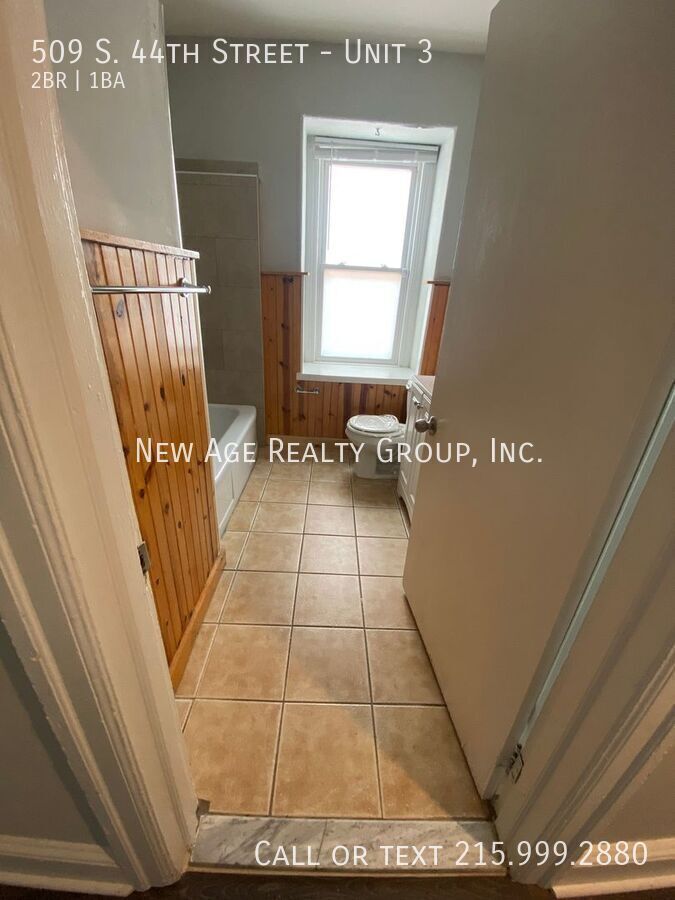 Building Photo - 509 S 44th St