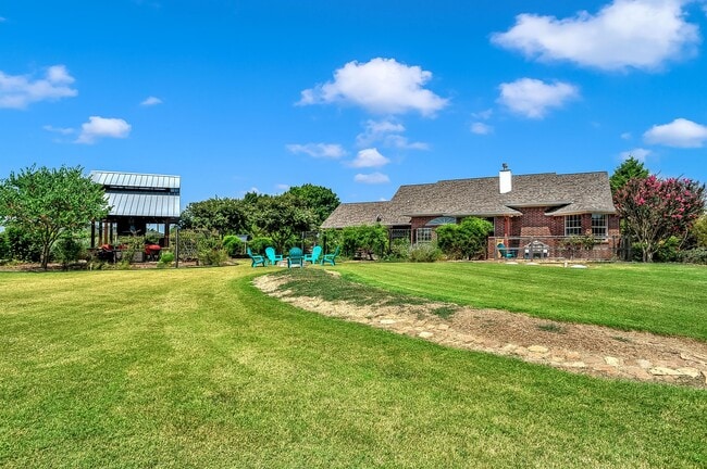 Building Photo - 105 Golden Rd