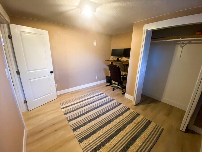 Building Photo - 214 Douglas Fir Ave