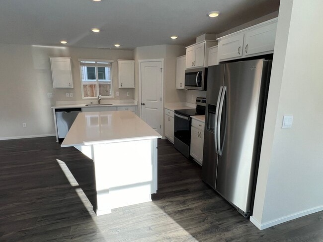Building Photo - LIKE NEW Spacious 2 Story Home on Corner L...