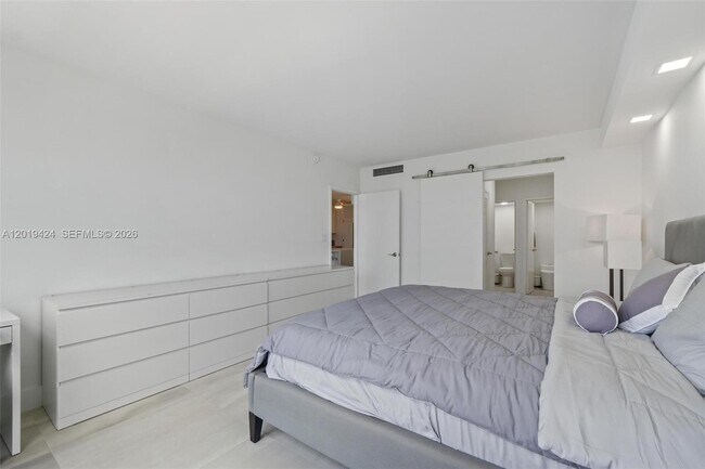 Building Photo - 5700 Collins Ave