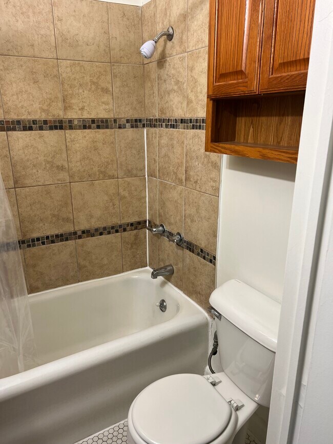 Building Photo - 7416 Harwood Ave