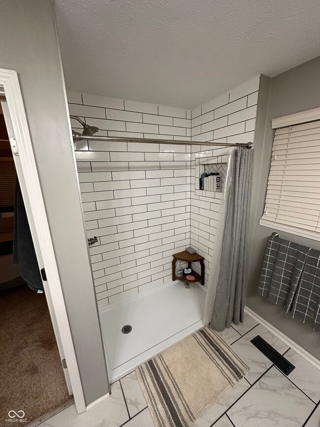 Building Photo - 9209 N Park Ave