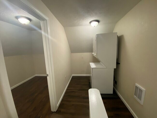 third floor laundry - 1509 12th St