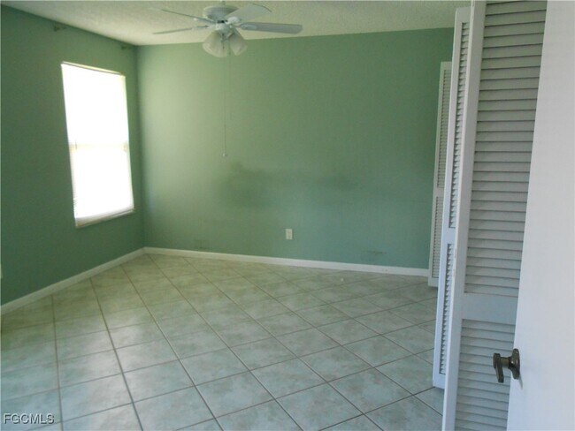 Building Photo - 1406 Alwynne Dr S
