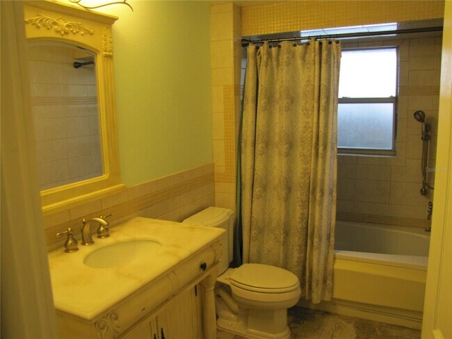 Building Photo - 7807 N Matanzas Ave