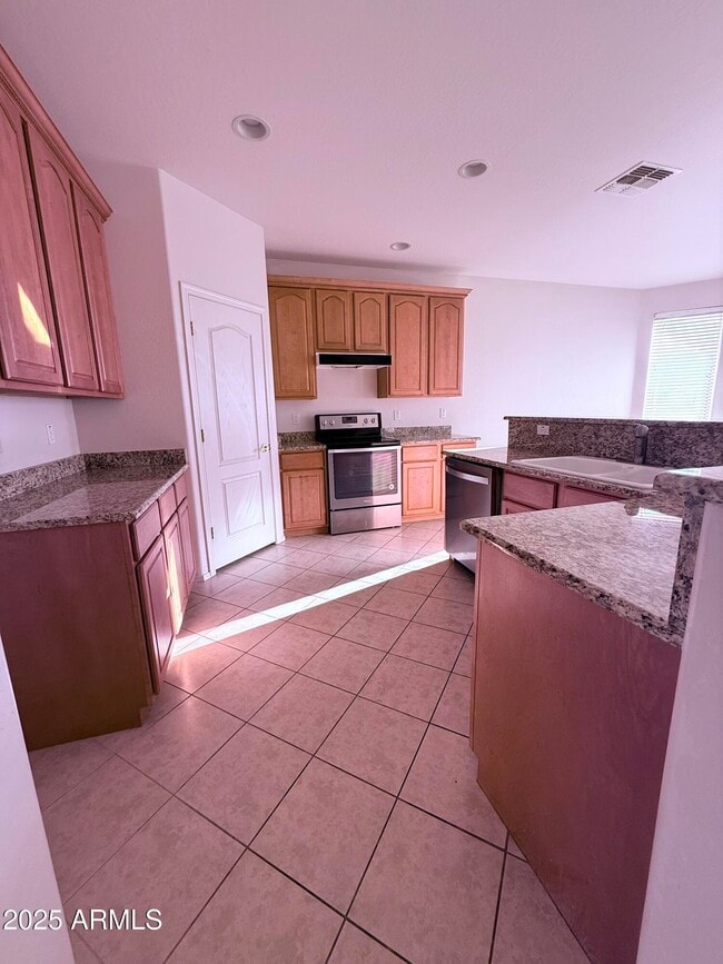 Building Photo - 22043 W Shadow Dr