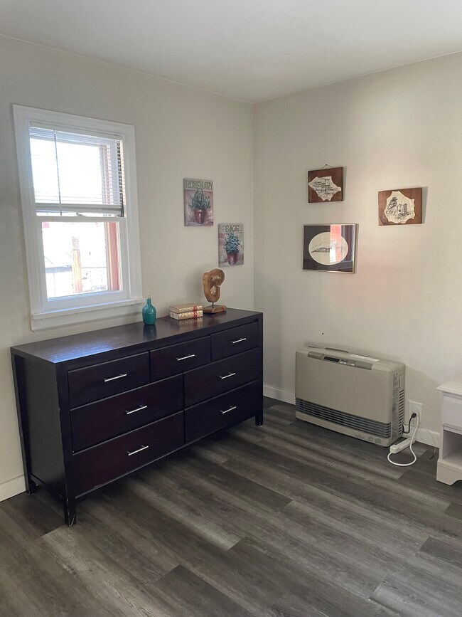 Building Photo - 218 S Jackson St