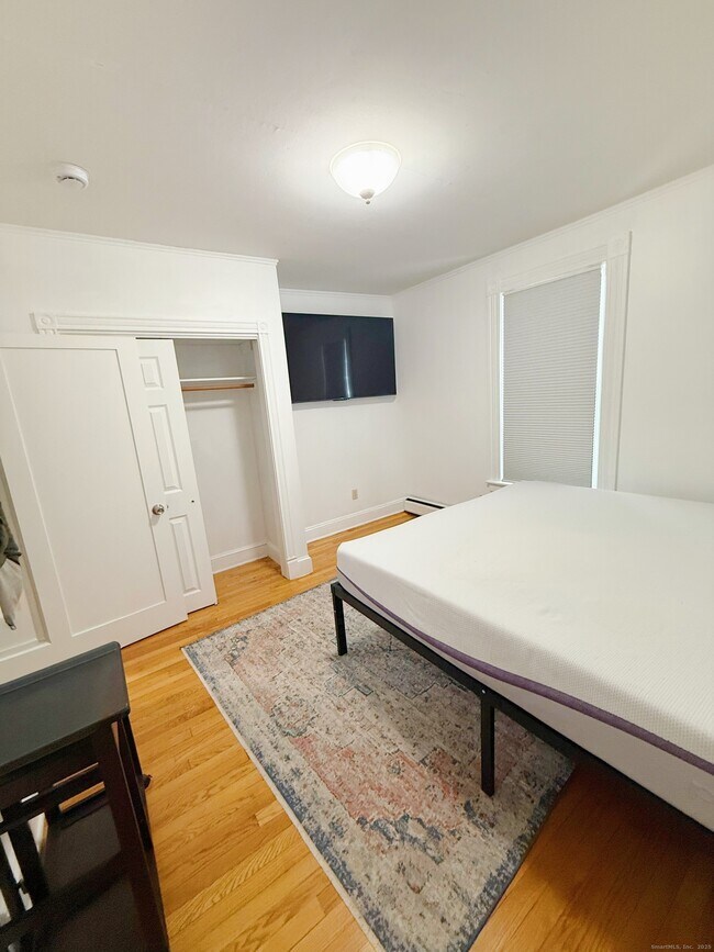 Building Photo - 1716 Farmington Ave