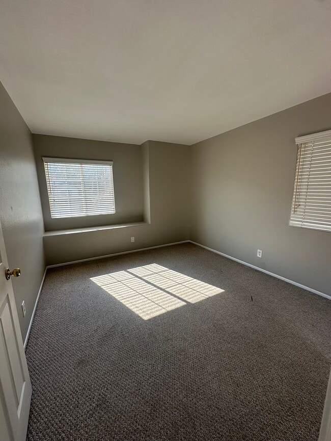 Building Photo - Beautiful Lake Hills Home with Sparkling Pool – A Must See!