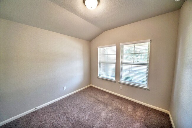 Building Photo - Gorgeous 4-Bedroom Home in Westpointe East...