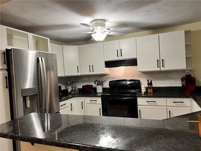 Building Photo - 29 Swan Ct