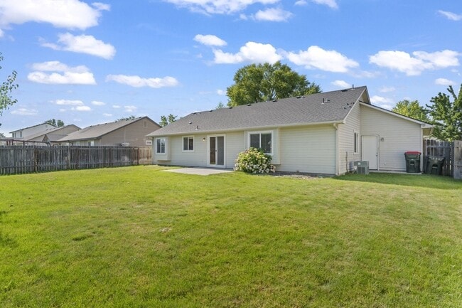 Building Photo - 1770 W Bellagio Dr