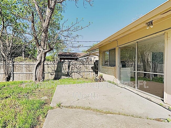 Building Photo - 2106 Austin Dr