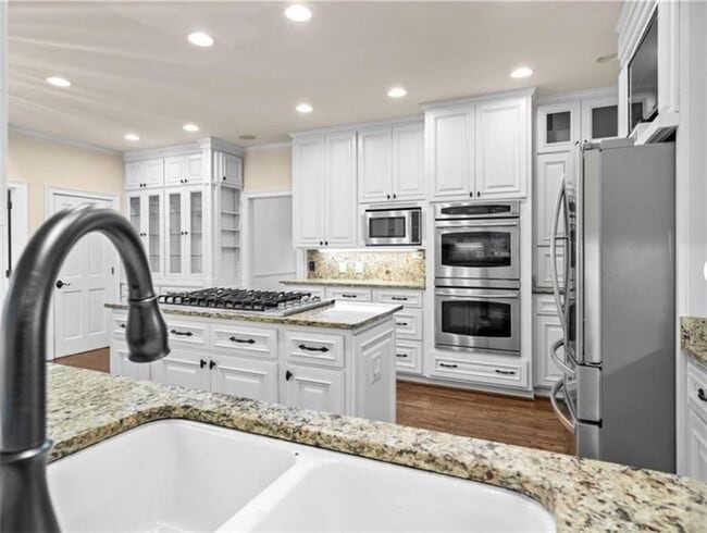Building Photo - 755 River Gate Dr