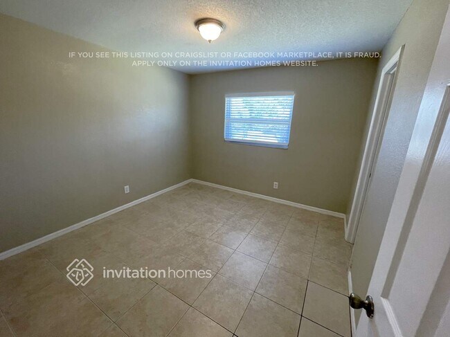 Building Photo - 1475 Paxton Terrace